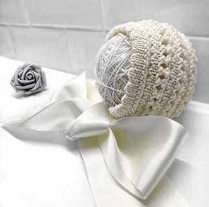 Knitted merino wool bonnet