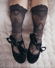 Load image into Gallery viewer, Antique Lace socks